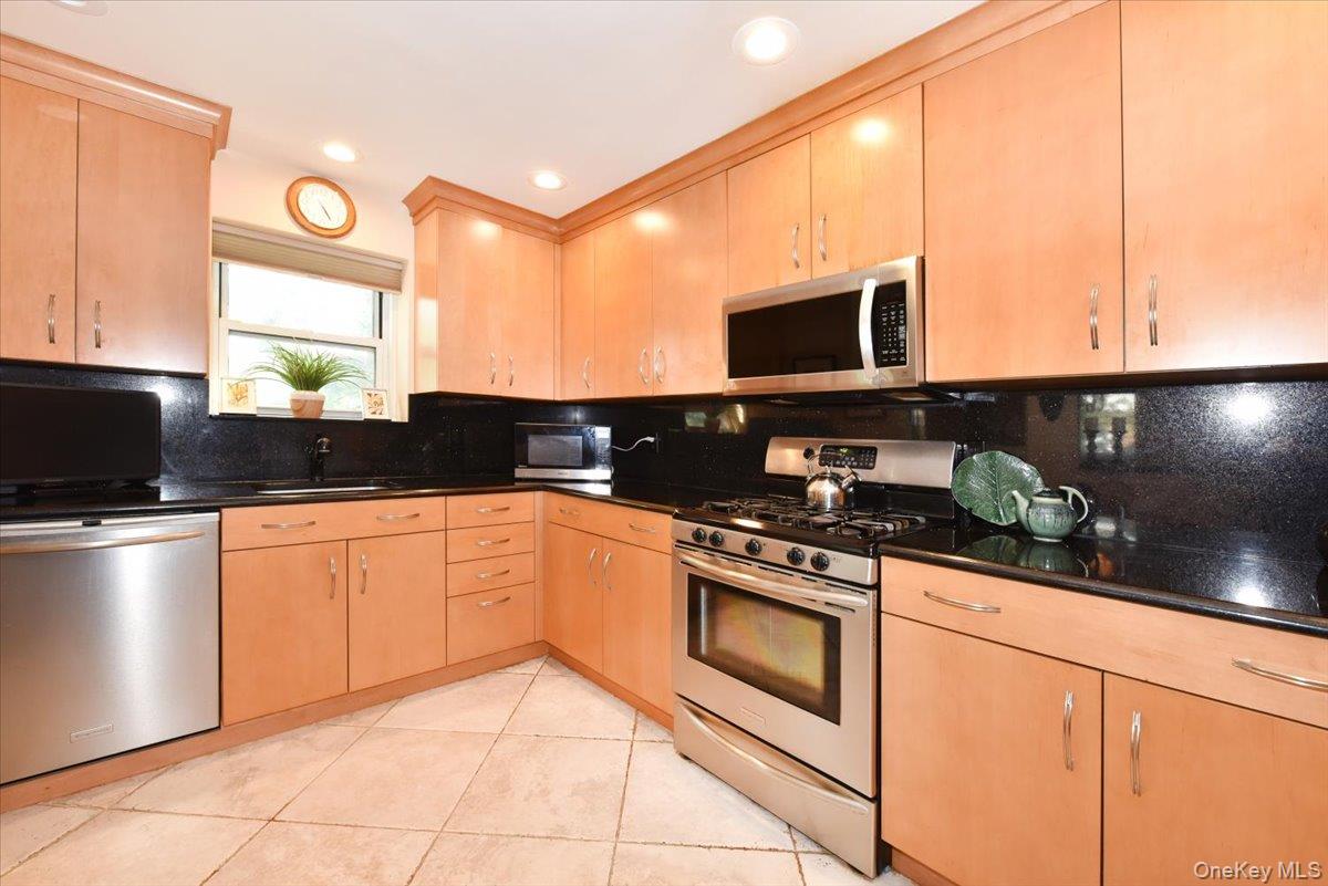 180 S Middle Neck Road 1-Q