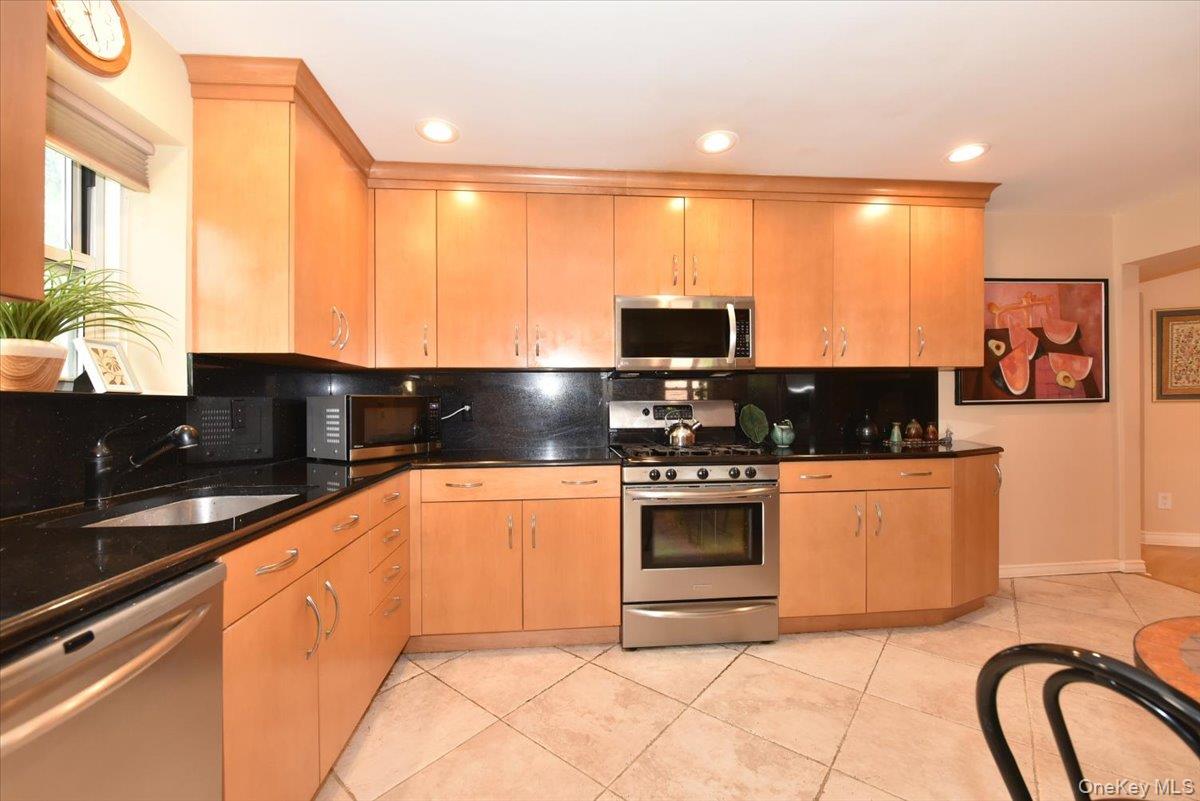 180 S Middle Neck Road 1-Q