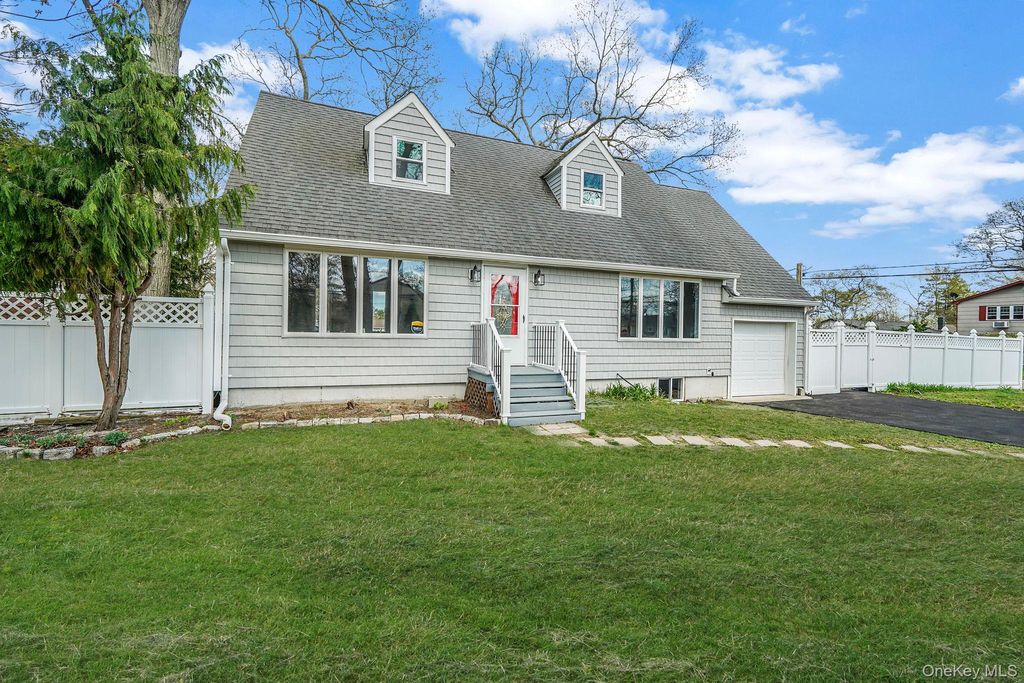 Photo of 41 Seaside Avenue, Patchogue, NY 11772 (MLS # 988266)