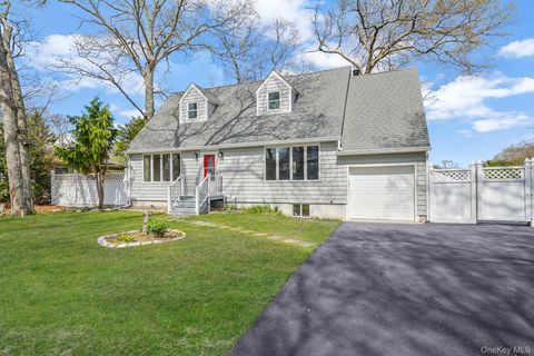 Photo of 41 Seaside Avenue, Patchogue, NY 11772 (MLS # 988266)