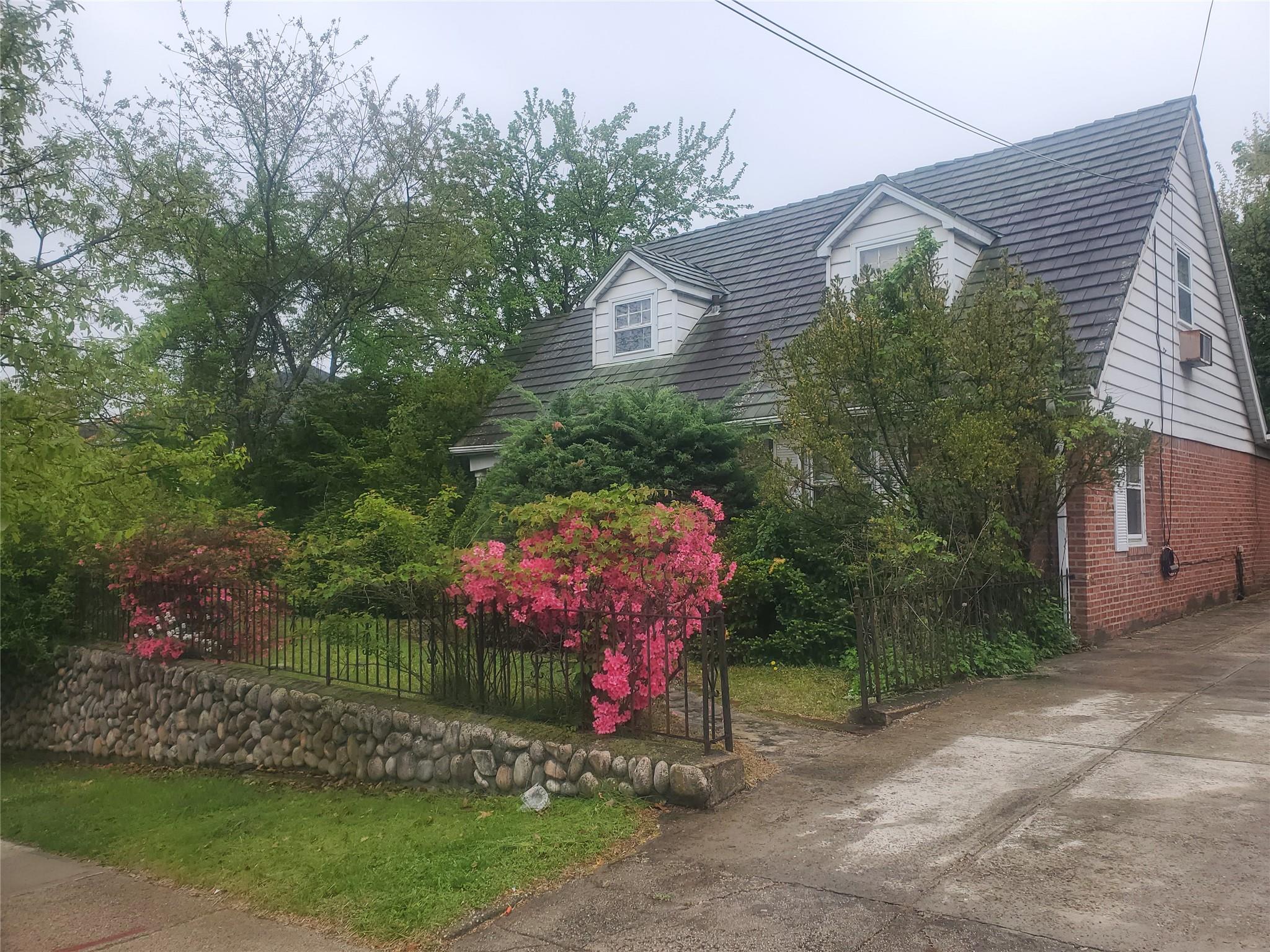 Property for Sale at 68 Avenue, Forest Hills, Queens, NY - Bedrooms: 5 
Bathrooms: 4 
Rooms: 8  - $1,699,000