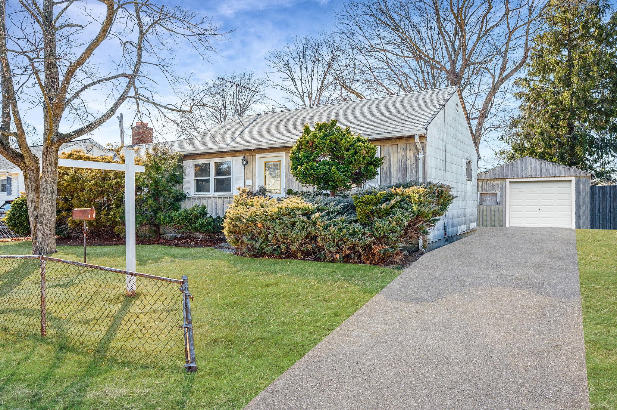 1354 Brooklyn Blvd Blvd, Bay Shore, New York image 1