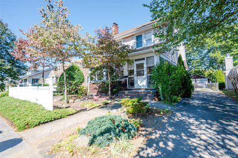 Photo of 480 Windsor Place, Oceanside, NY 11572 (MLS # 921253)