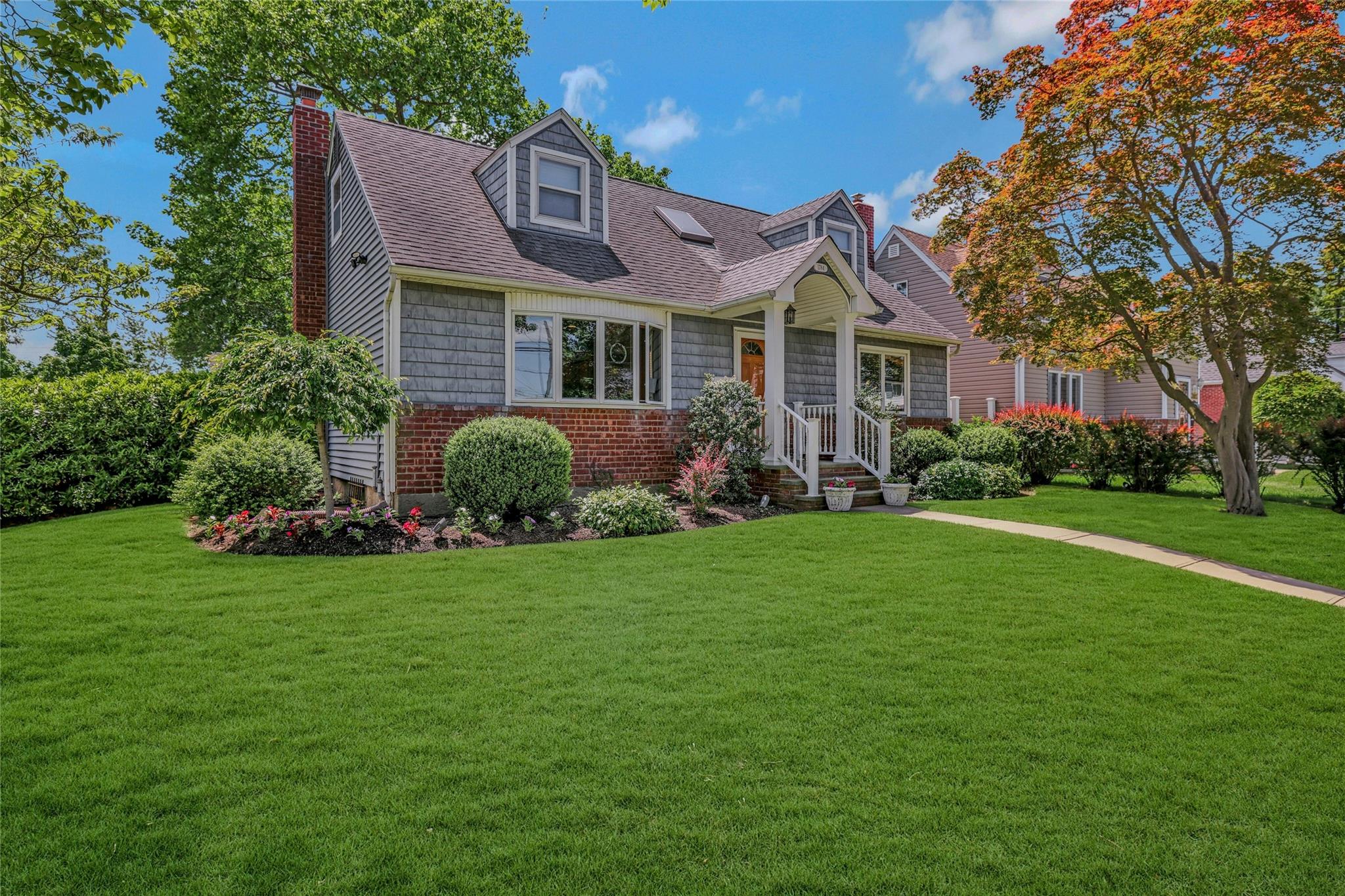 1784 W End Avenue, New Hyde Park, New York image 2