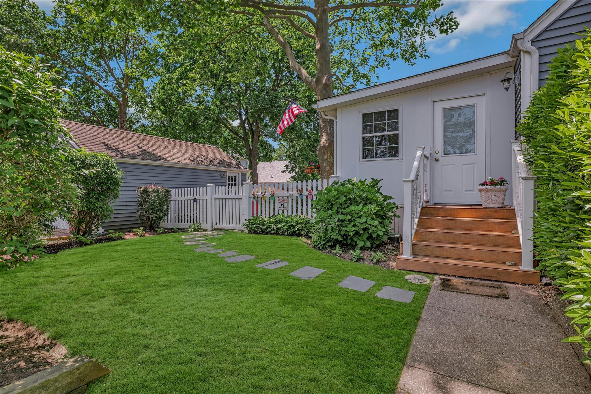 1784 W End Avenue, New Hyde Park, New York image 22