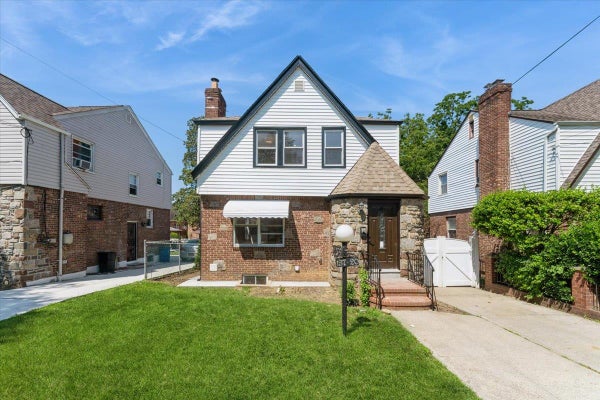 13720 173RD ST, JAMAICA, NY 11434 - Image ad8a325ec859d5ea8f4e38c759fdf406/2296925384