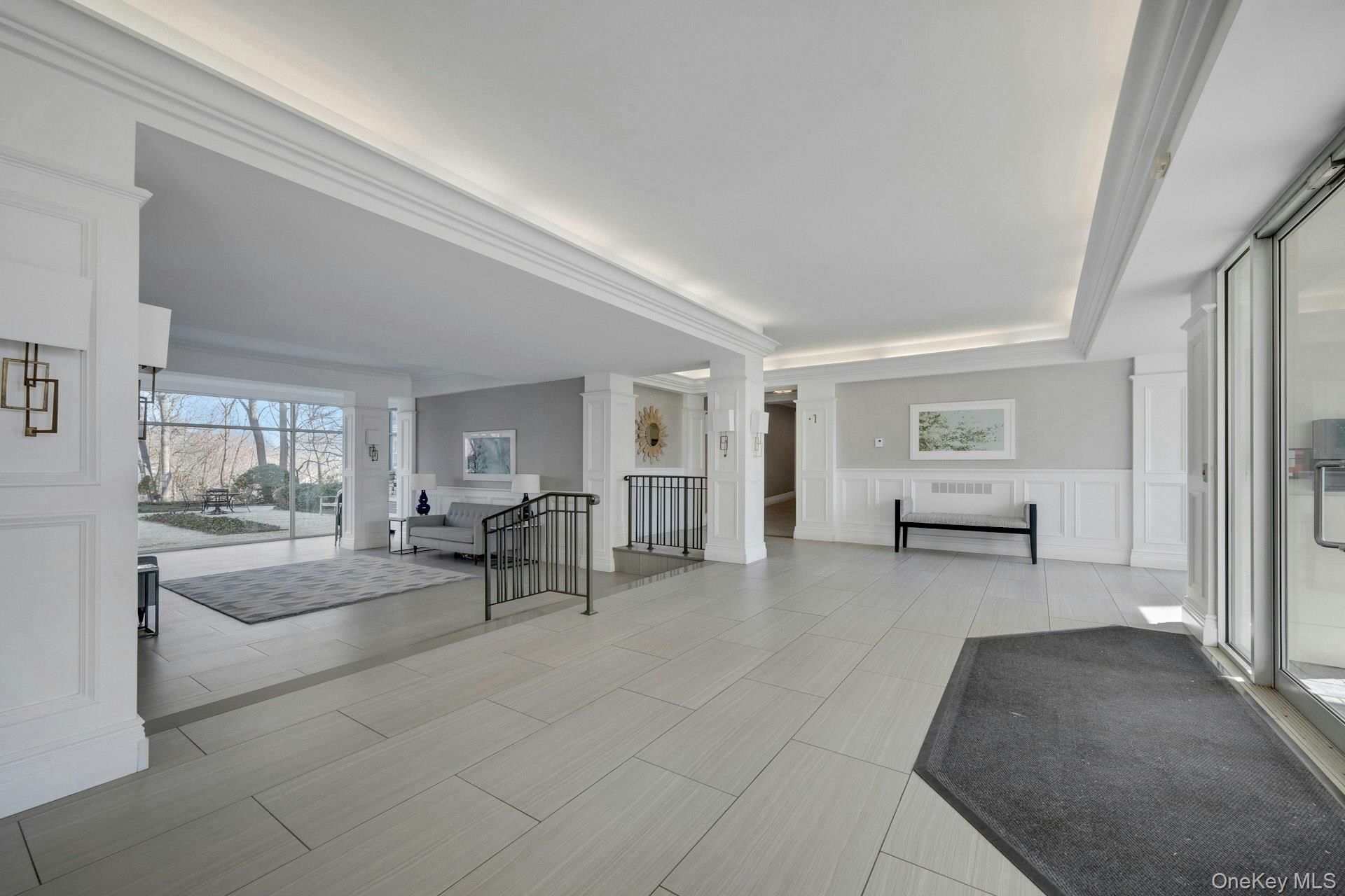 1 Stoneleigh Plaza 1T