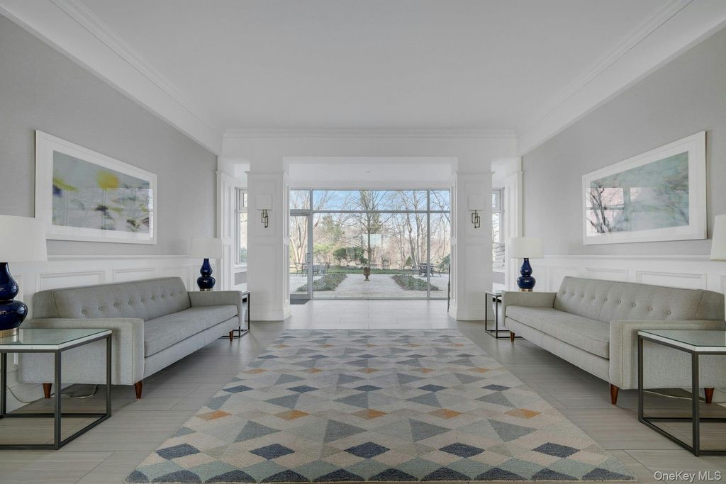 Photo of 1 Stoneleigh Plaza #1T, Bronxville, NY 10708 (MLS # 973068)