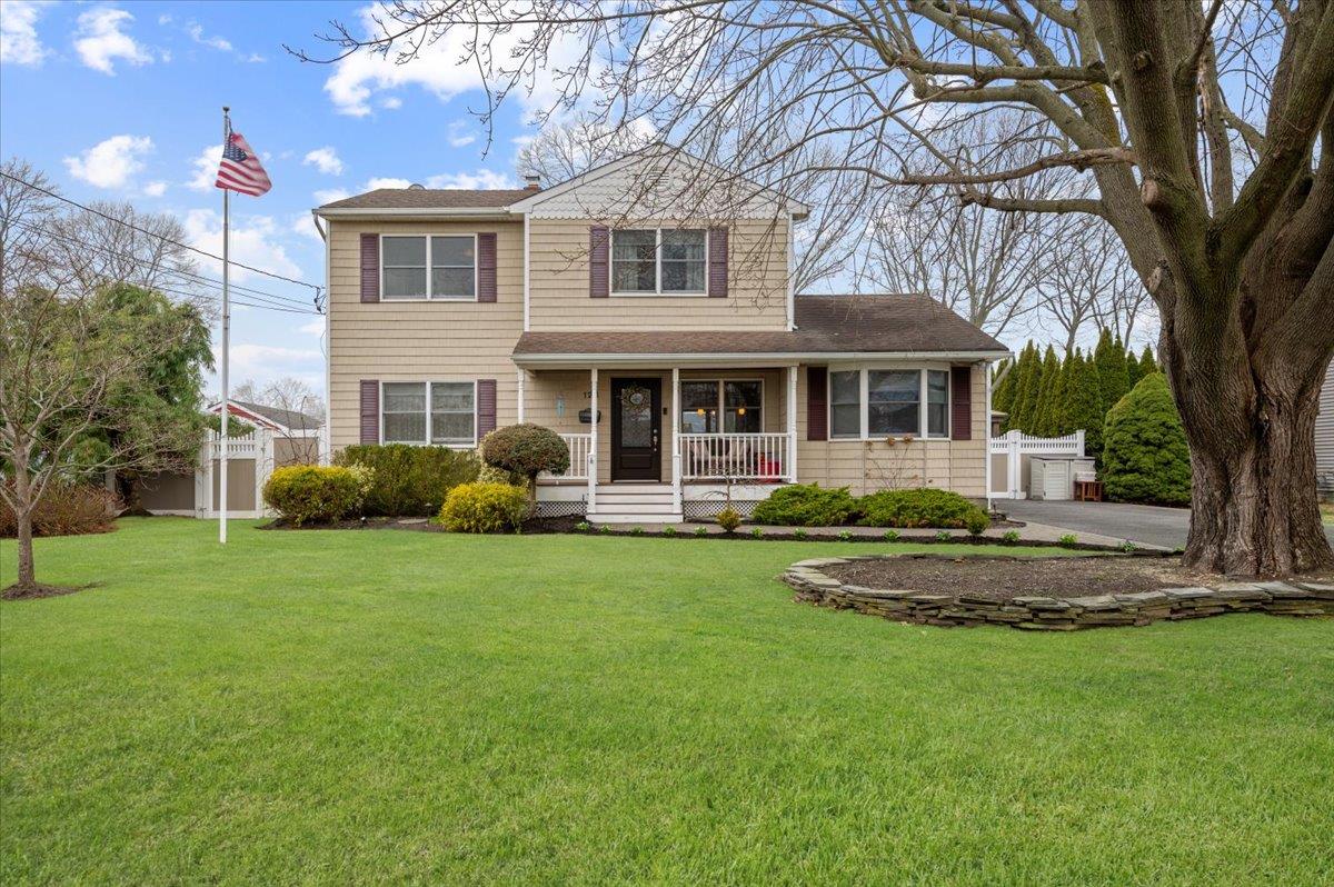 124 Meroke Lane, East Islip, Florida image 1