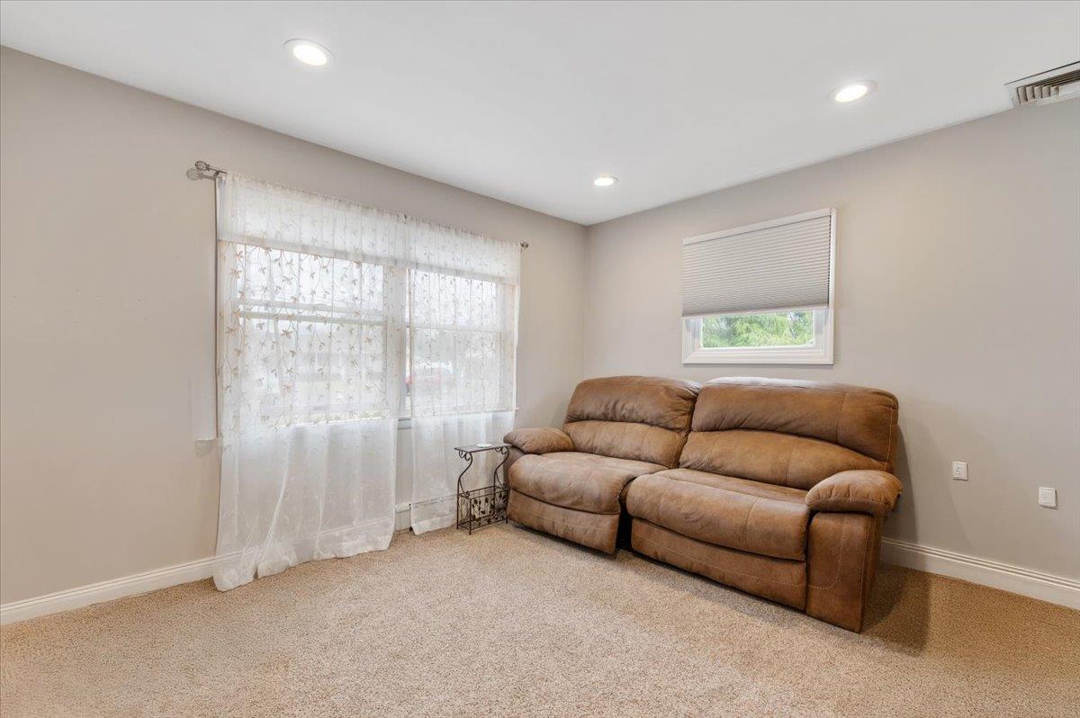 124 Meroke Lane, East Islip, Florida image 13