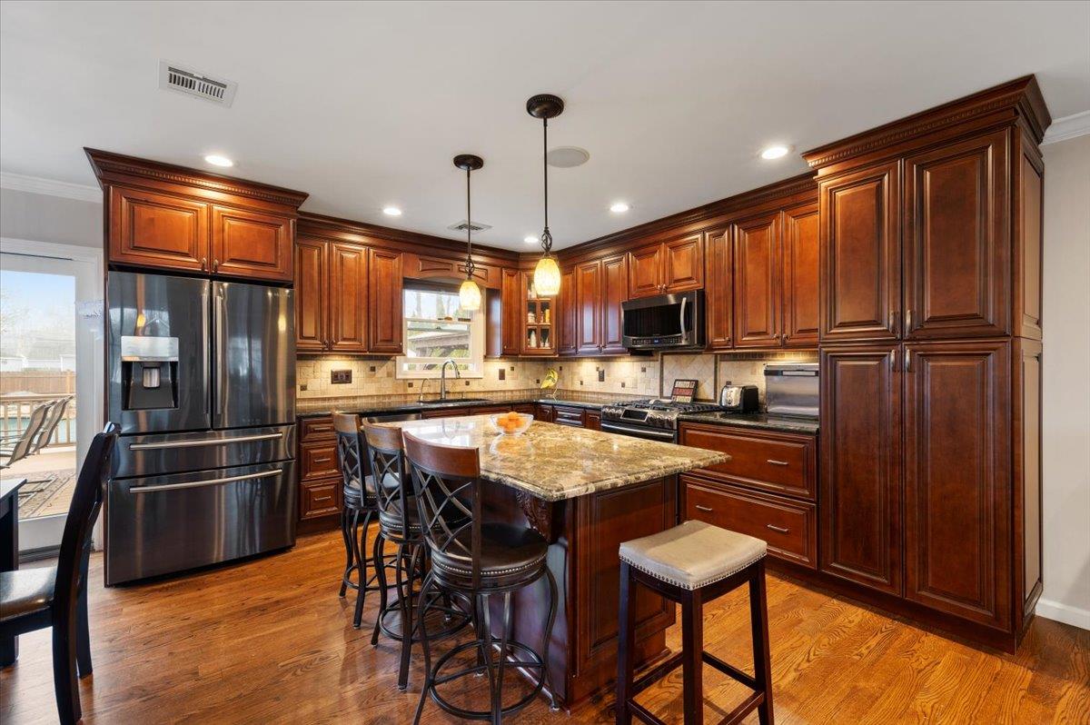 124 Meroke Lane, East Islip, Florida image 7