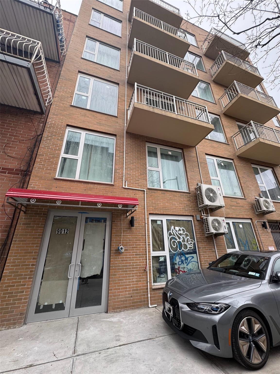 Rental Property at Whitney Ave 2C, Elmhurst, Queens, NY - Bedrooms: 2 
Bathrooms: 1 
Rooms: 2  - $2,500 MO.