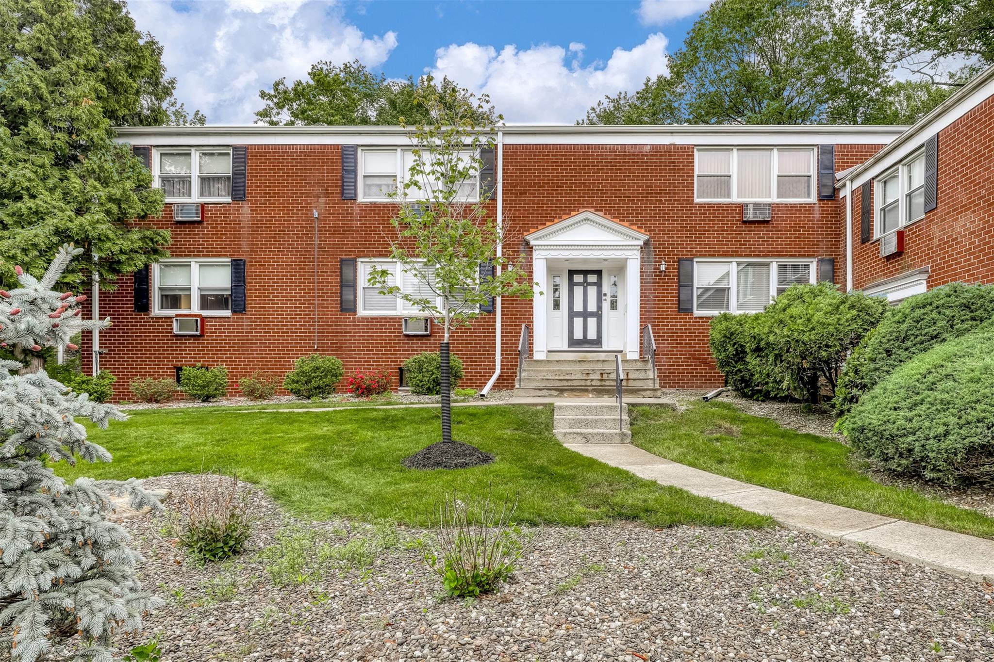 9 Danbury Court #1601, Suffern, New York image 2