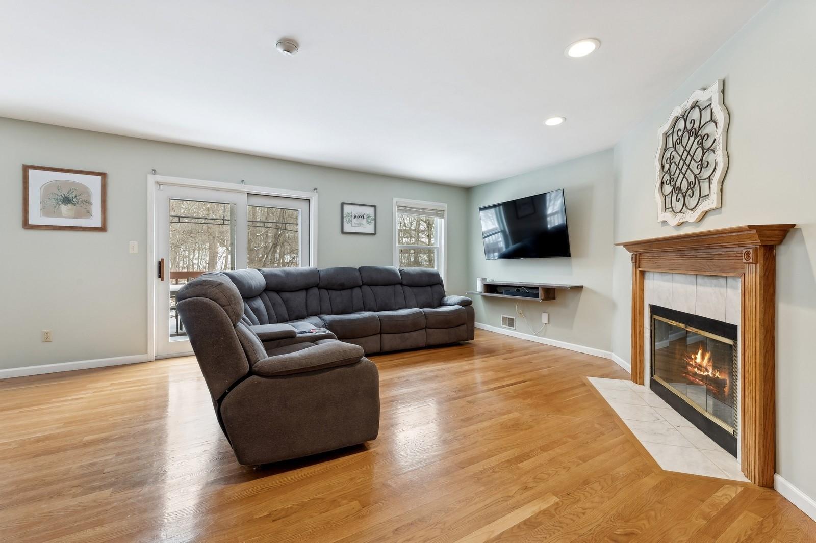 28 Austin Douglas Way, Clarkstown, New York image 5