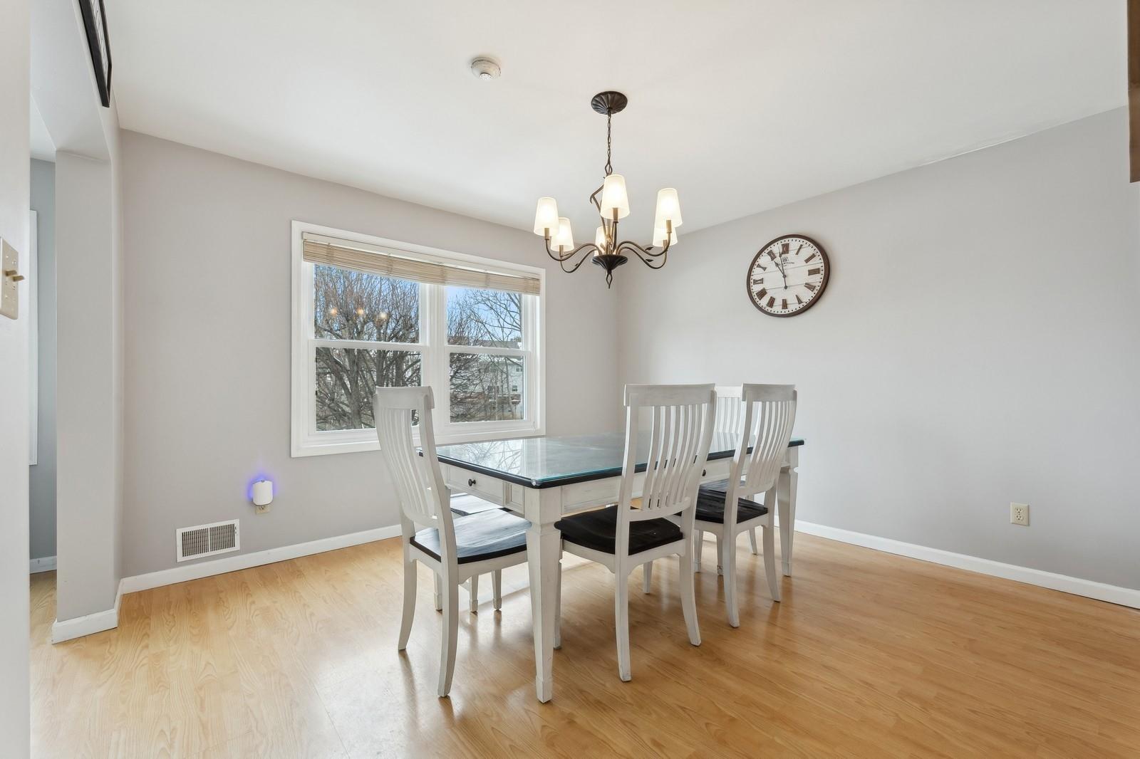 28 Austin Douglas Way, Clarkstown, New York image 19