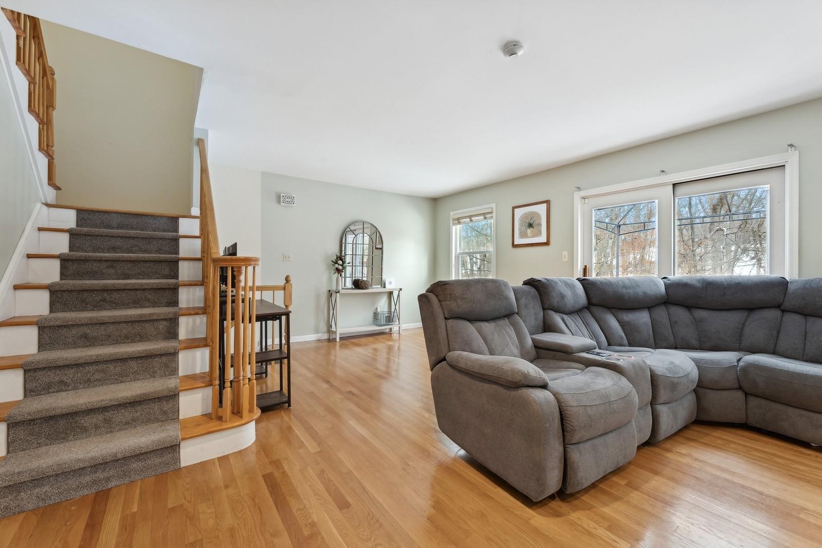 28 Austin Douglas Way, Clarkstown, New York image 9