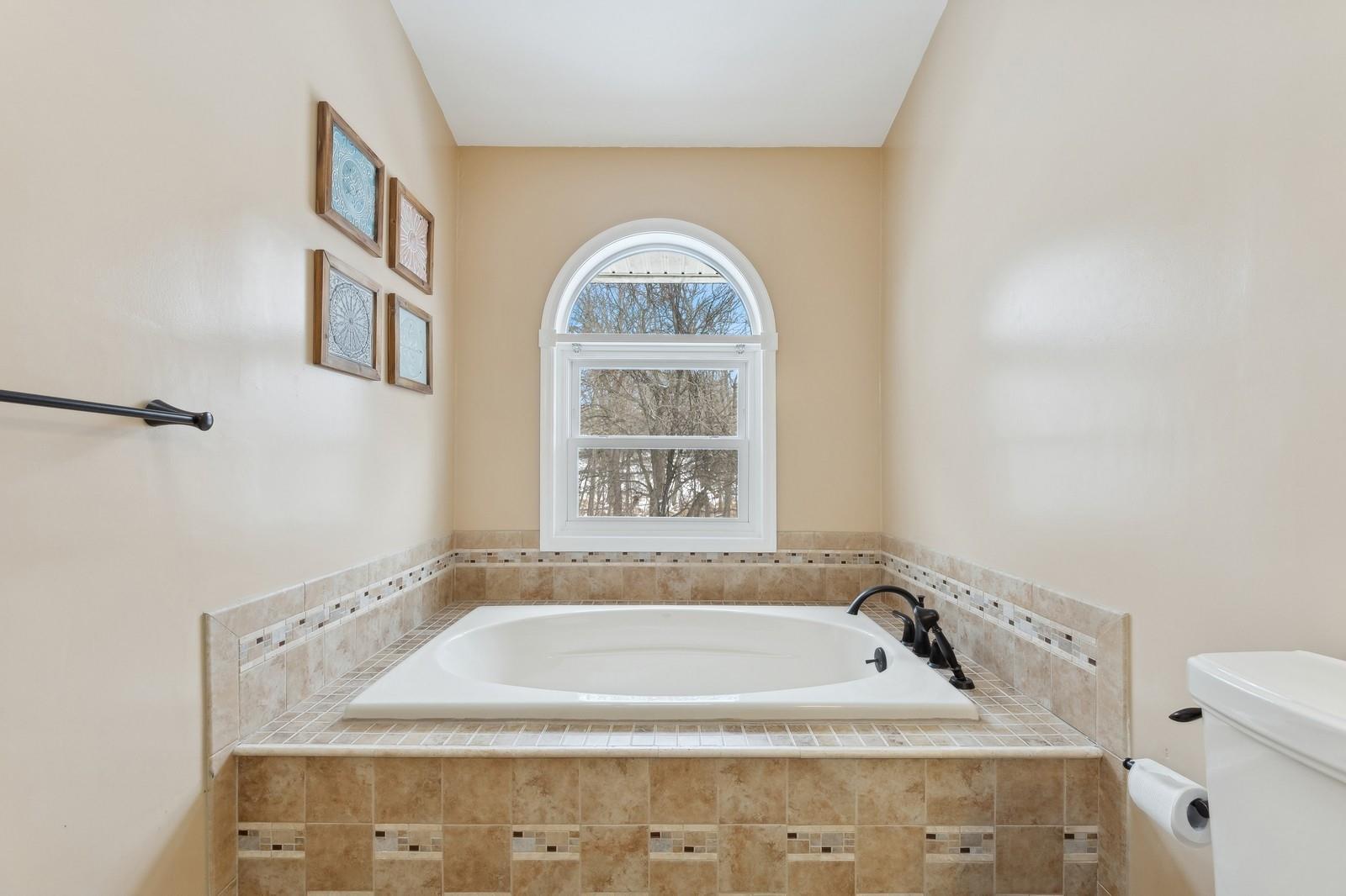 28 Austin Douglas Way, Clarkstown, New York image 33