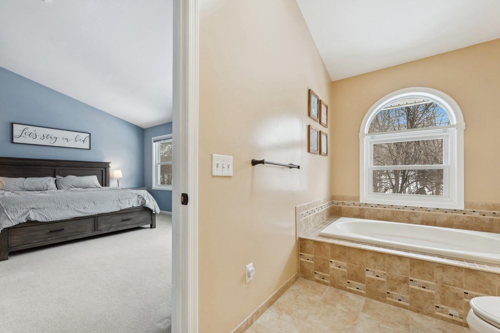 28 Austin Douglas Way, Clarkstown, New York image 35