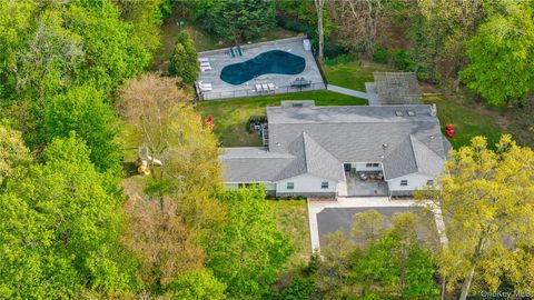 26 Dolly Cam Lane Old Brookville NY 11545