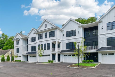 Condo For Sale - 133 Spring Road #1<br/> Suffolk County, Huntington, NY 11743
