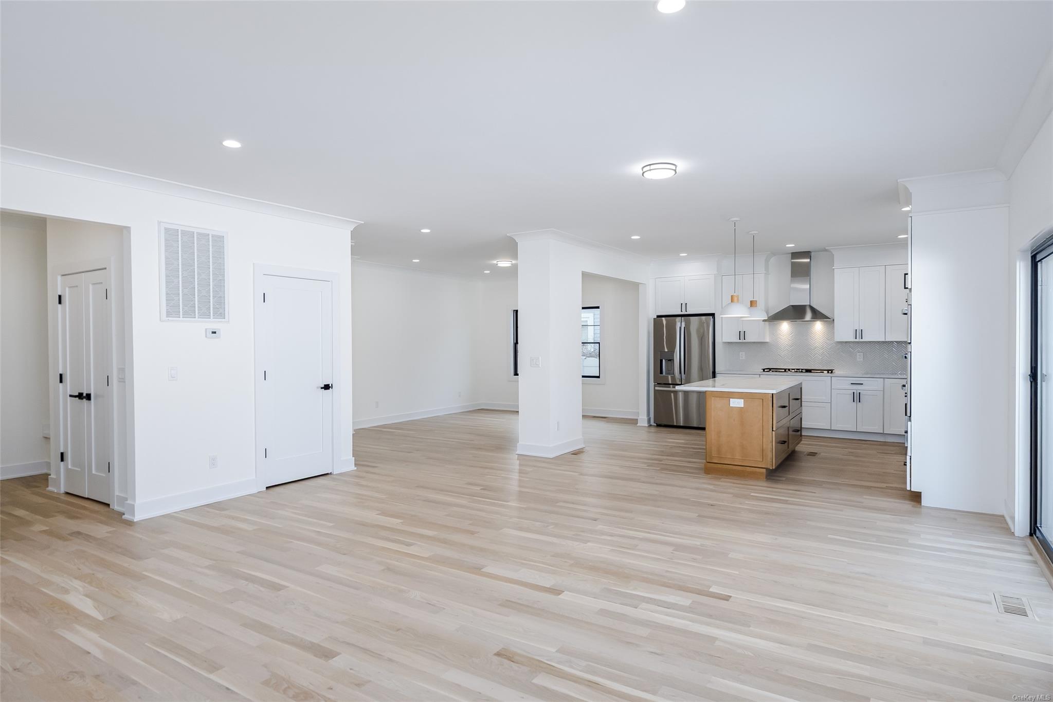 14 Marlboro Pl, Bellmore, New York image 7