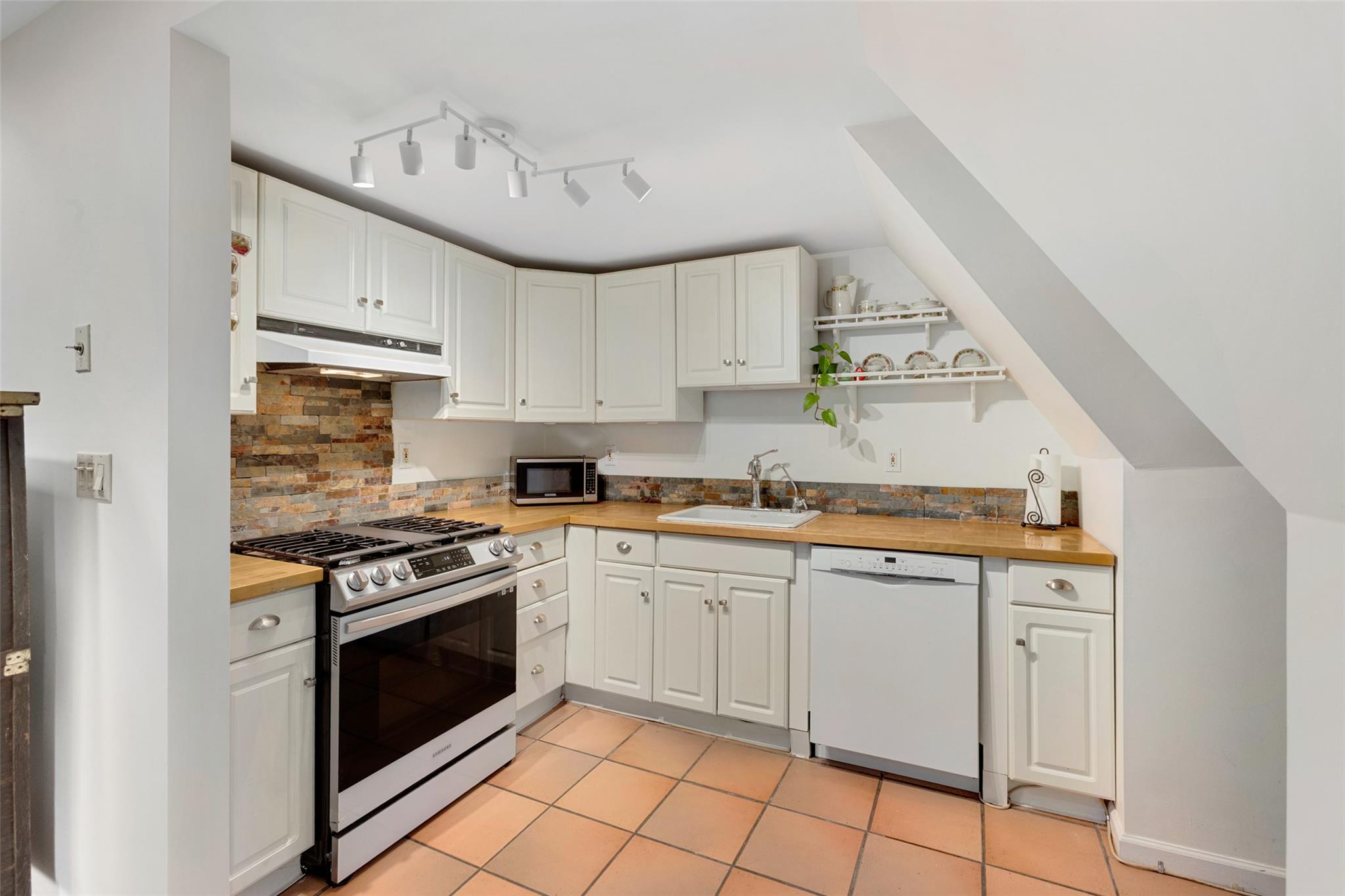 6 Davis Avenue #A42, Rye, New York image 6
