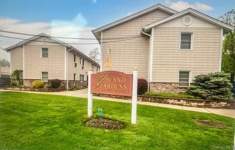 Photo of 490 Main Street #B-10, Farmingdale, NY 11735 (MLS # 968641)