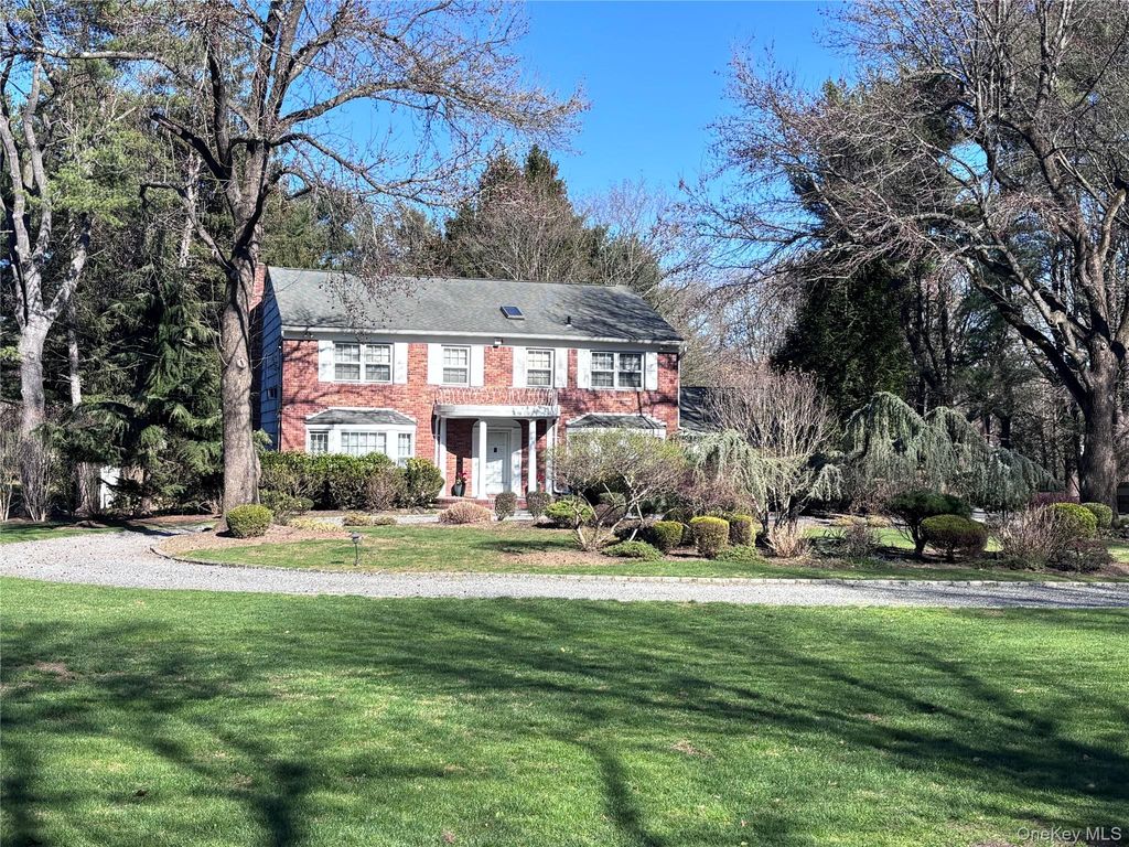 Photo of 18 Quaker Ridge Drive, Brookville, NY 11545 (MLS # 983513)