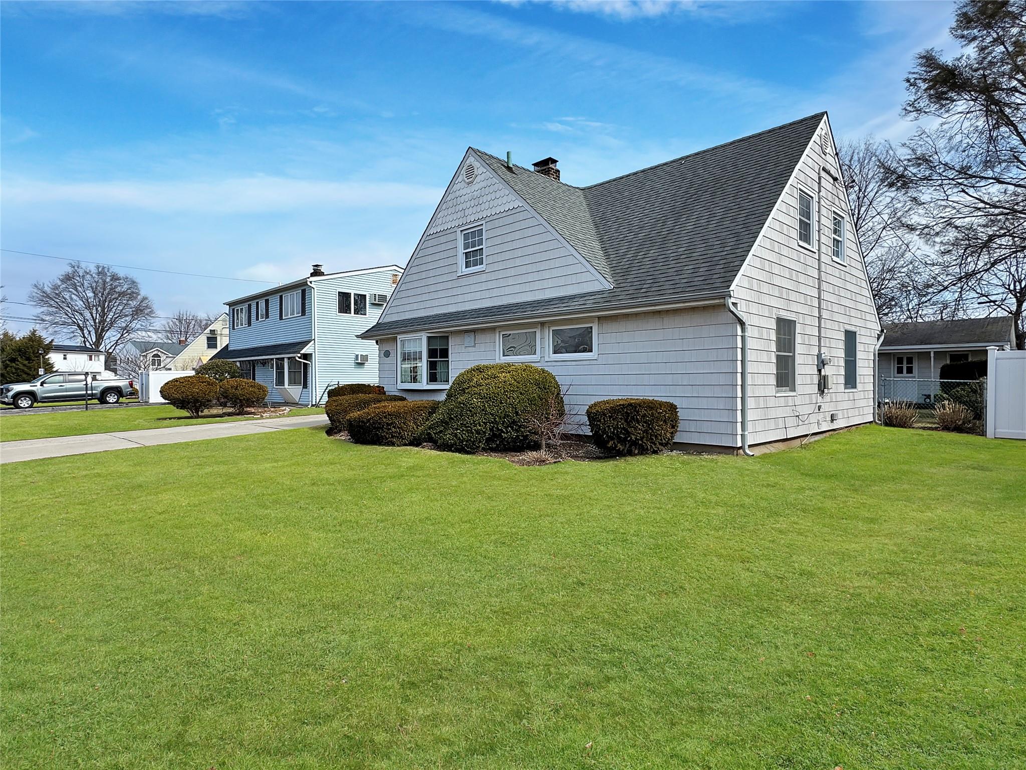 183 Kingfisher Road, Levittown, New York image 2
