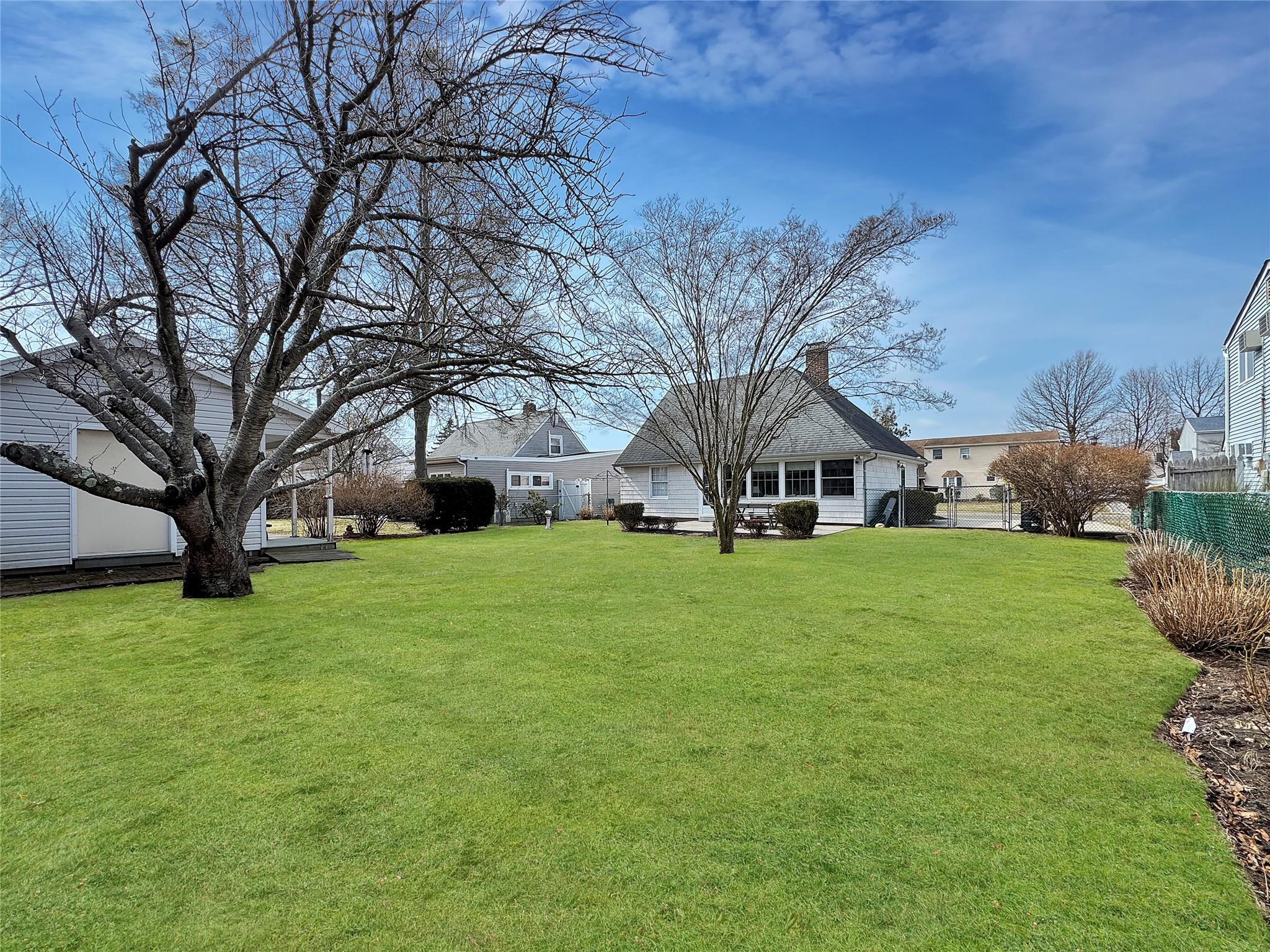 183 Kingfisher Road, Levittown, New York image 17