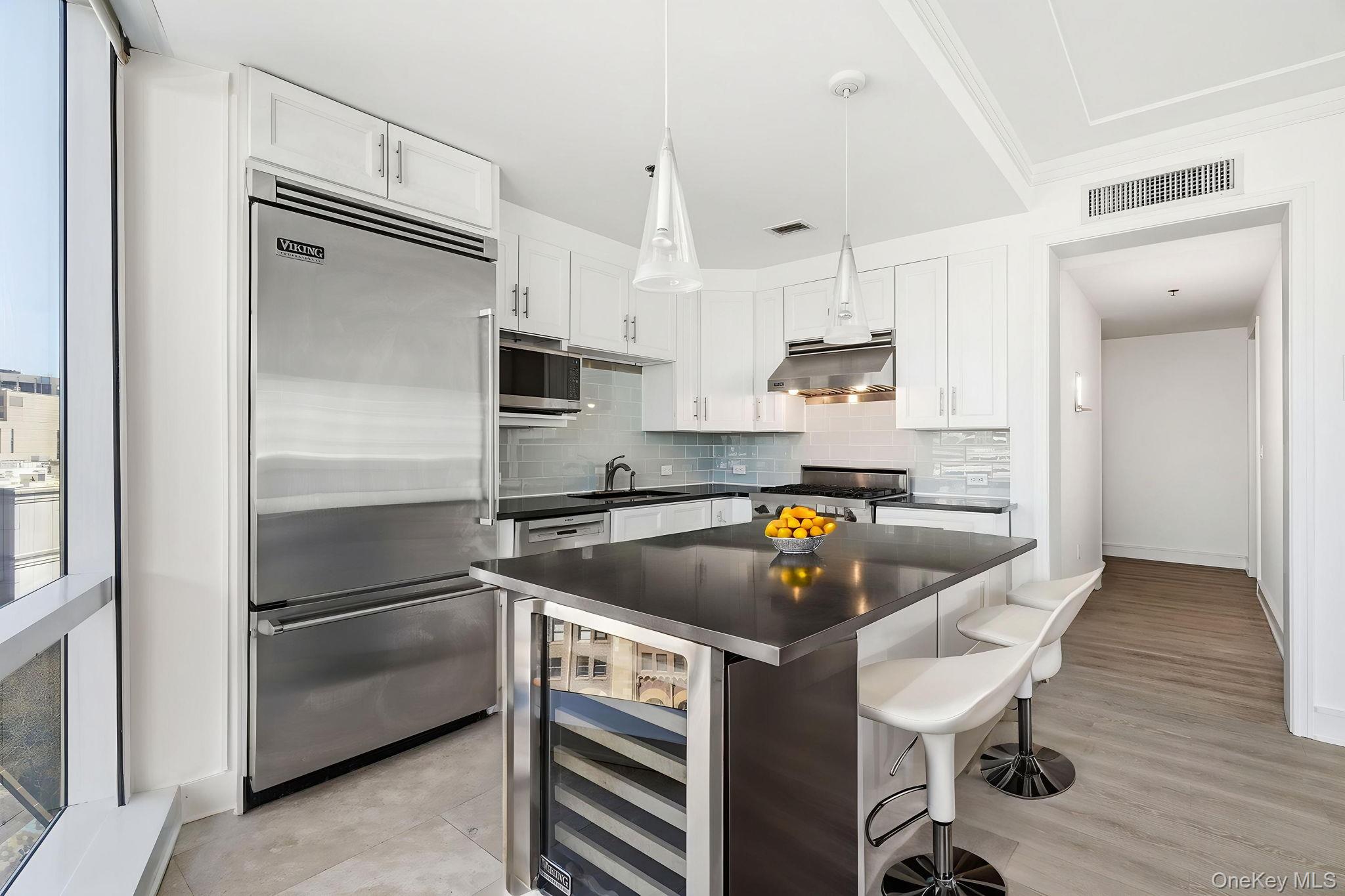 1 Renaissance Square 11G