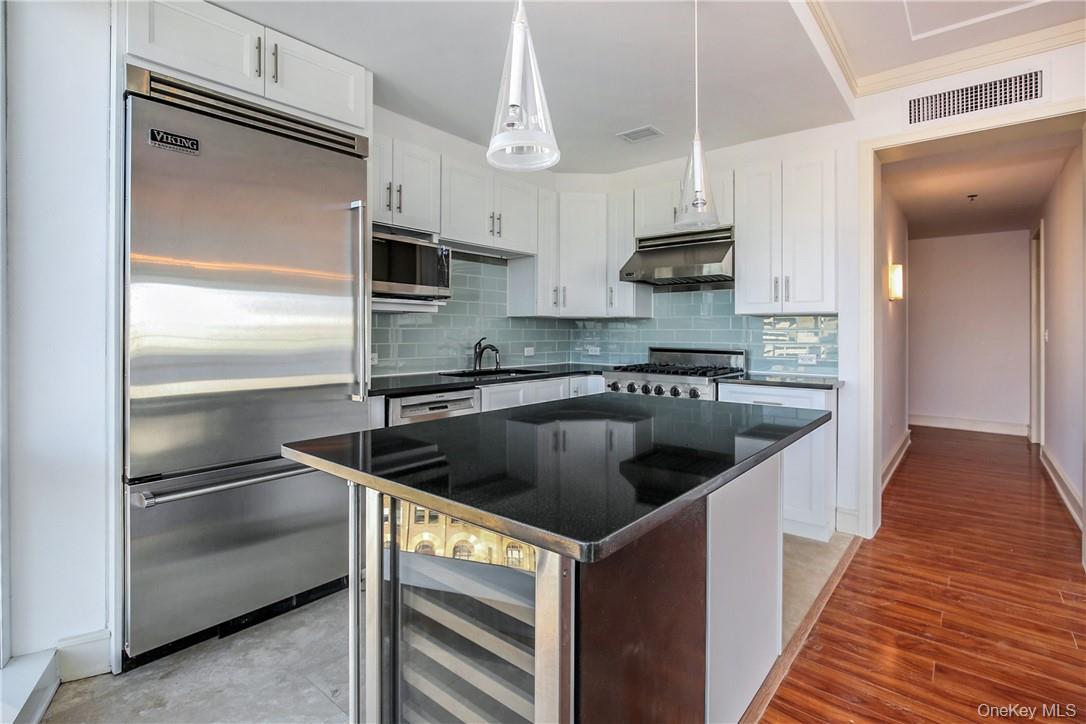 1 Renaissance Square 11G