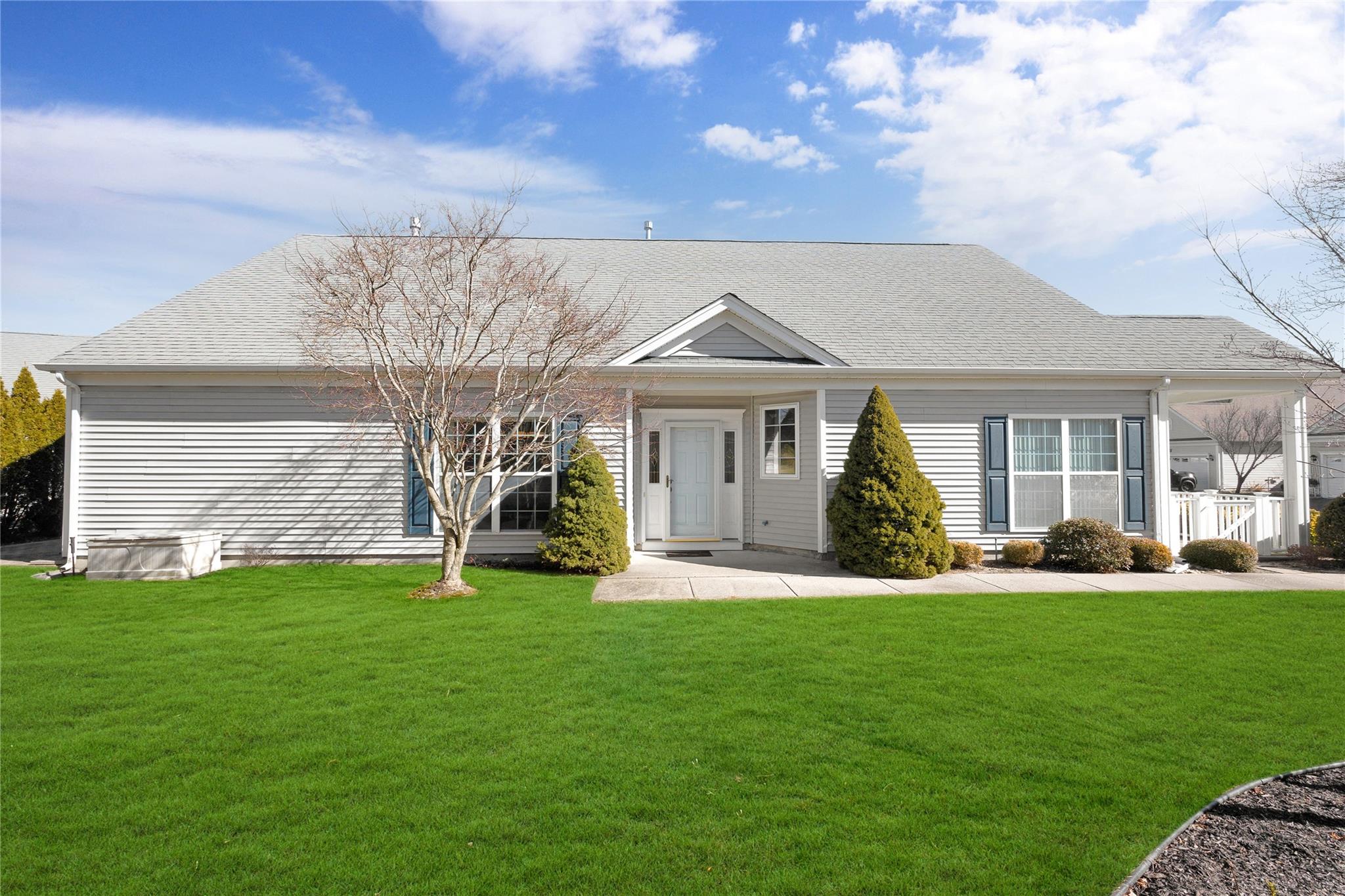 60 Louden Loop #60, Mount Sinai, New York image 2