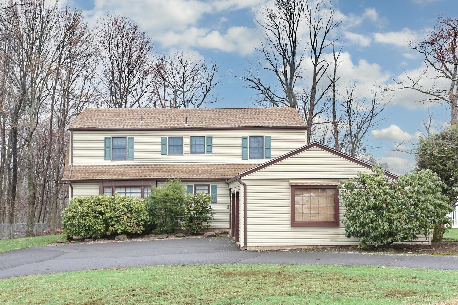 16 Lancaster Drive, Suffern, New York image 1