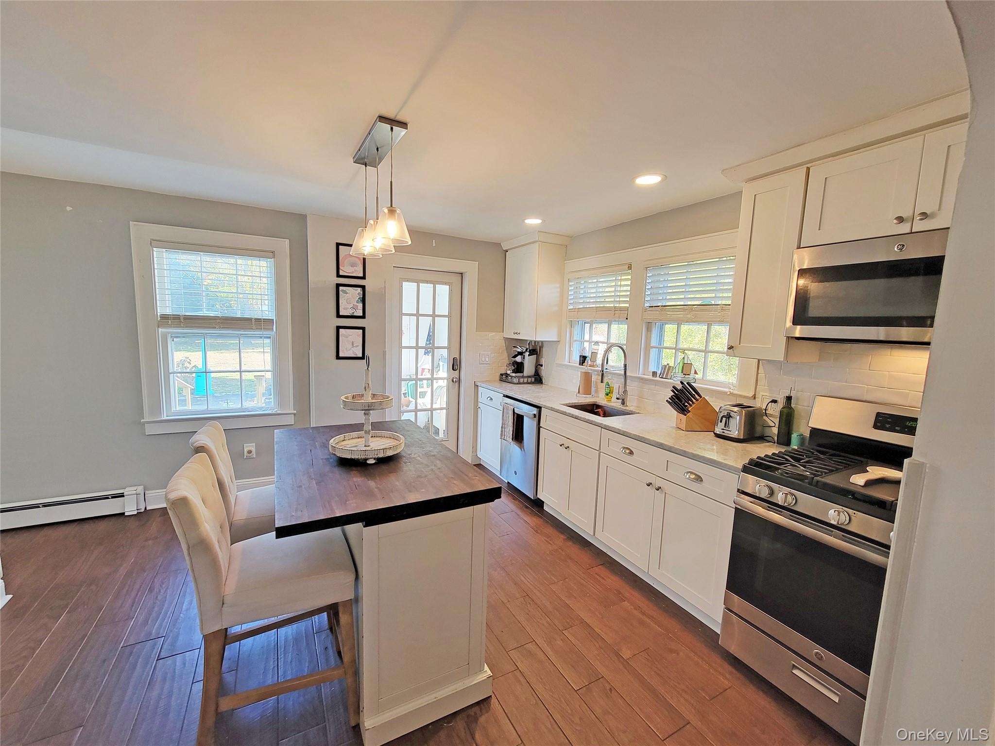 76 Bayport Ave Avenue