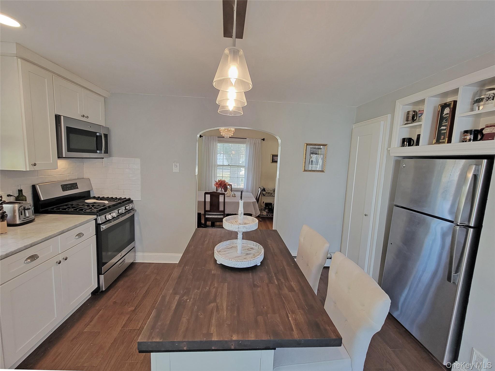 76 Bayport Ave Avenue