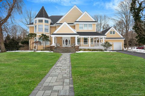 Homes For Sale - 3 Moss Creek Lane<br/> East Patchogue, NY 11772