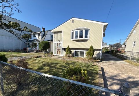 Photo of 11 Mount Avenue, Freeport, NY 11520 (MLS # 926275)