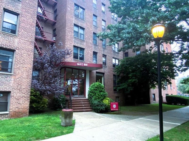 Rental Property at 72nd Road Rd 5E, Flushing, Queens, NY - Bathrooms: 1 
Rooms: 3  - $1,850 MO.