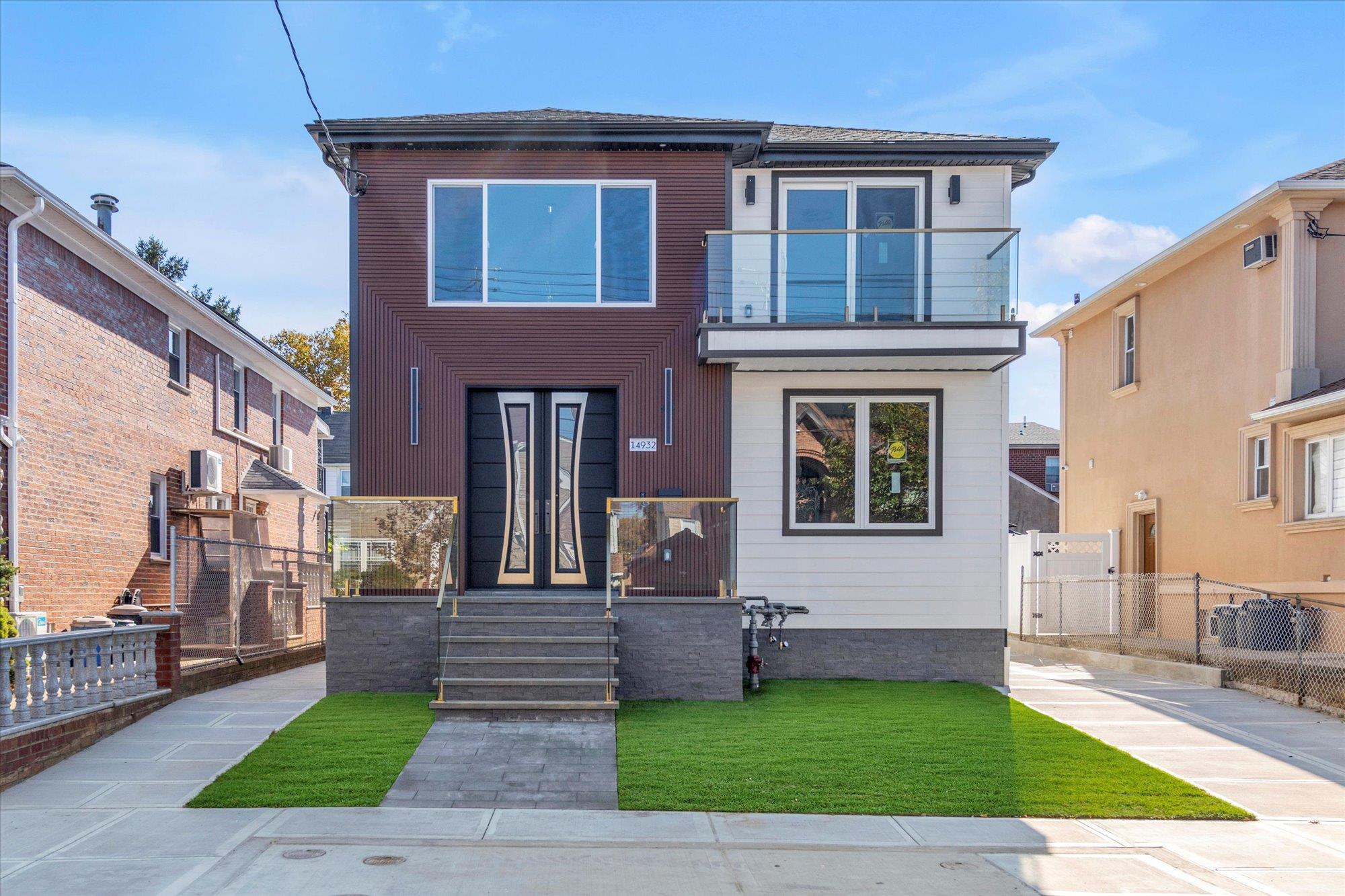 19th Ave, Whitestone, Queens, NY - 6 Bedrooms  
6 Bathrooms - 