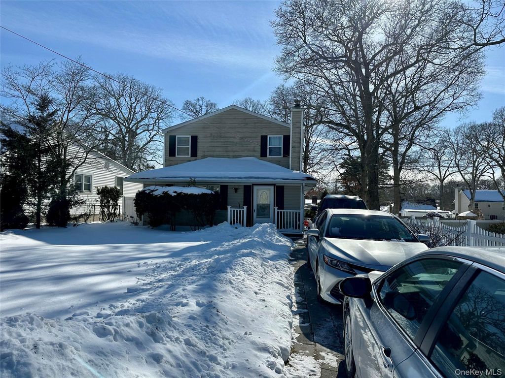 Photo of 16 Oakdale Avenue, Selden, NY 11784 (MLS # 957136)