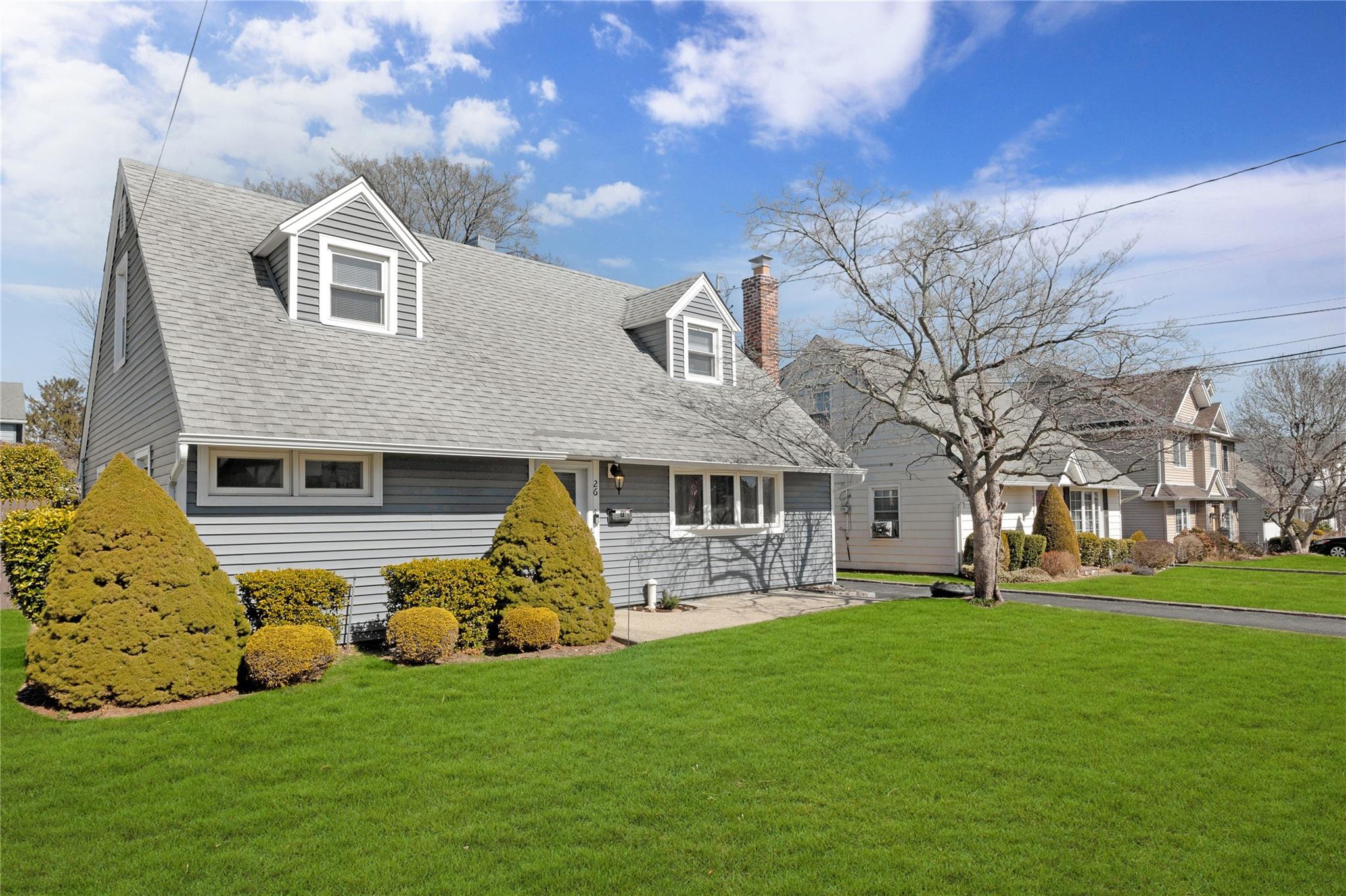 26 Steuben Avenue, Bethpage, New York image 1