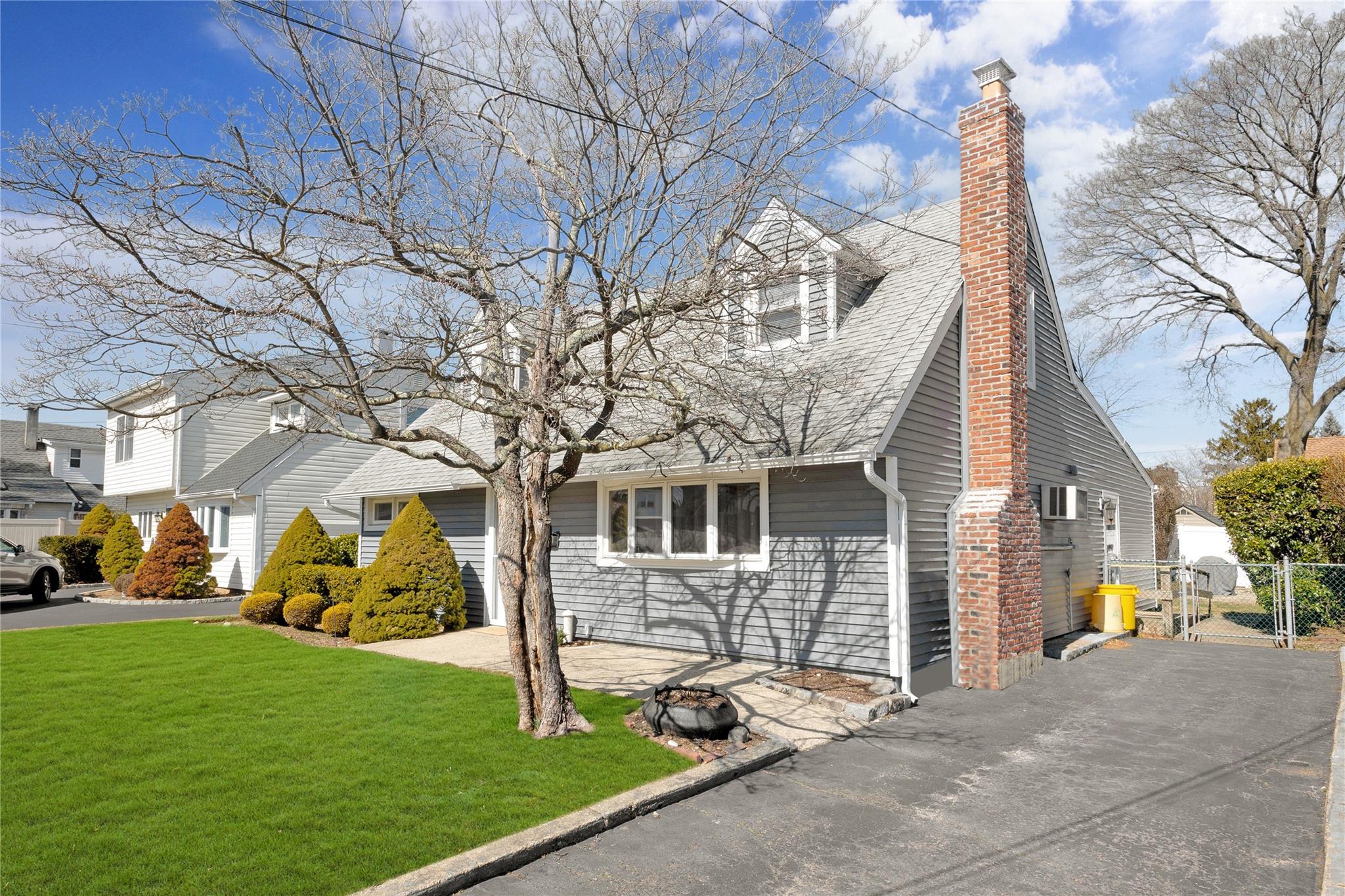 26 Steuben Avenue, Bethpage, New York image 3