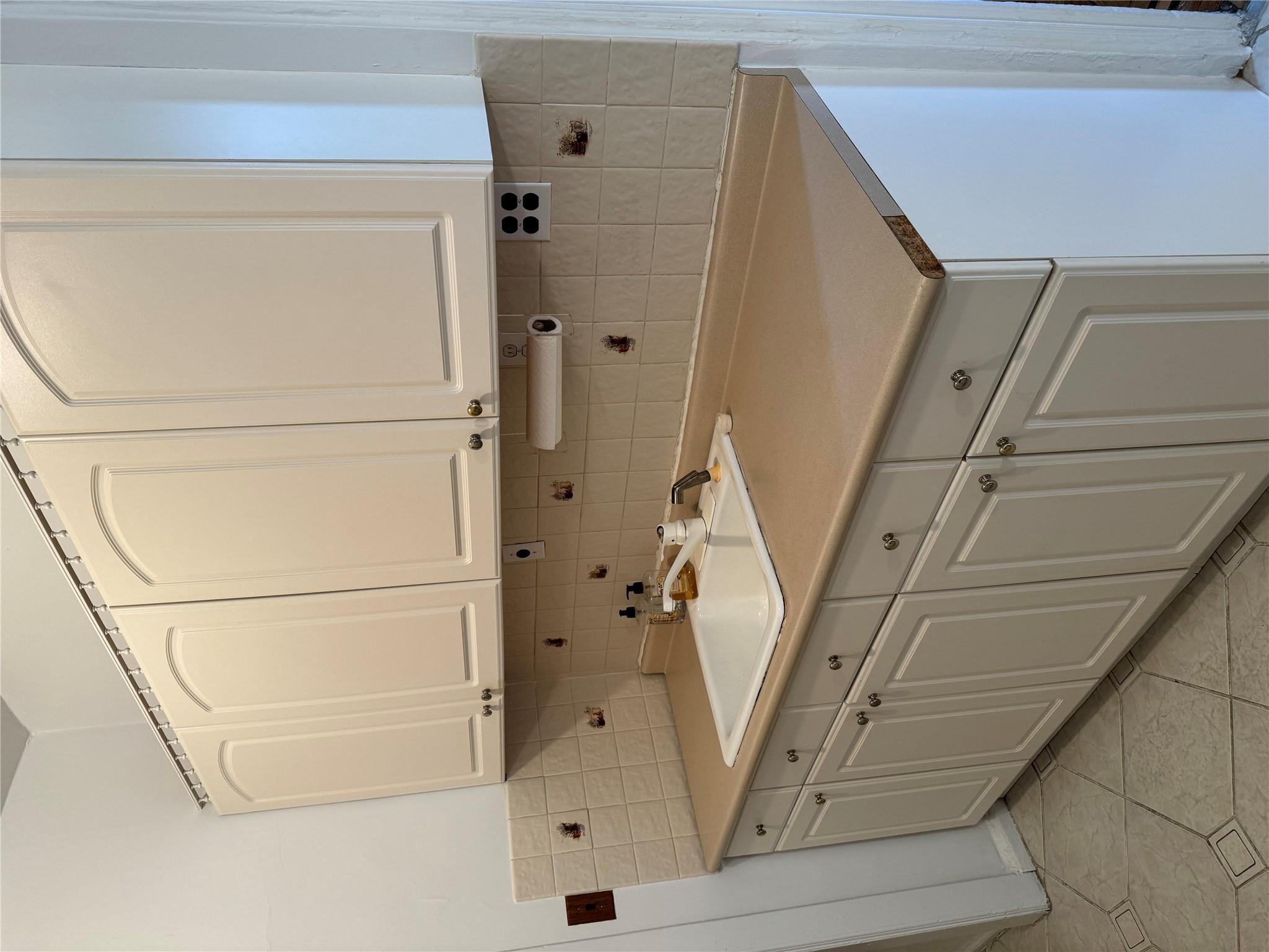 2925 Matthews Avenue 5F