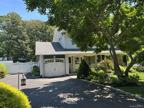 Photo of 5 Rockhill Road, Rocky Point, NY 11778 (MLS # 1028529)
