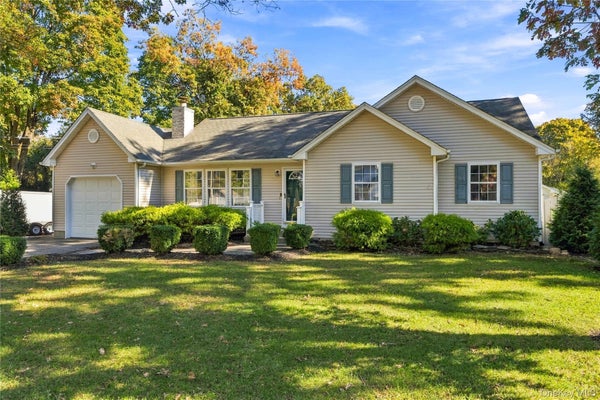 133 OAKLAND AVE, MILLER PLACE, NY 11764 - Image ae00ec46e970de976dfbc2187f9ec57e/1072587846