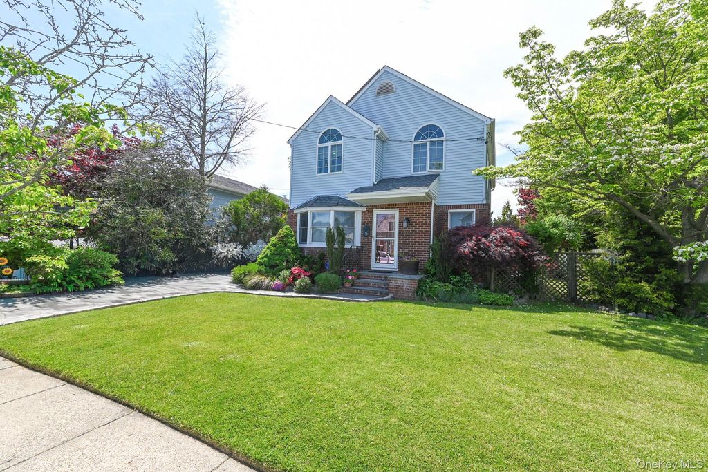 Photo of 248 Fendale Street, Franklin Square, NY 11010 (MLS # 999589)