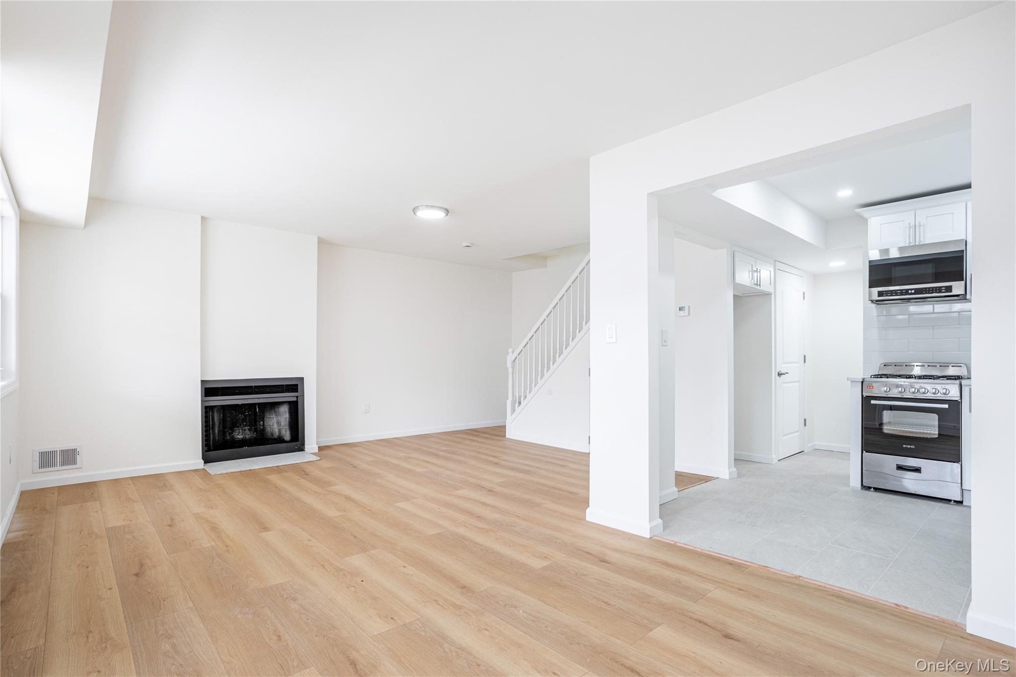 33 Marc Street