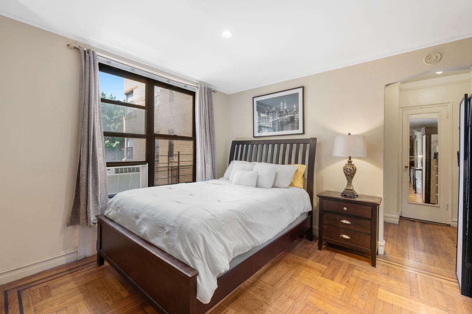 Property for Sale at Grand Concourse 4J, Bronx, New York - Bedrooms: 1 
Bathrooms: 1 
Rooms: 2  - $175,000