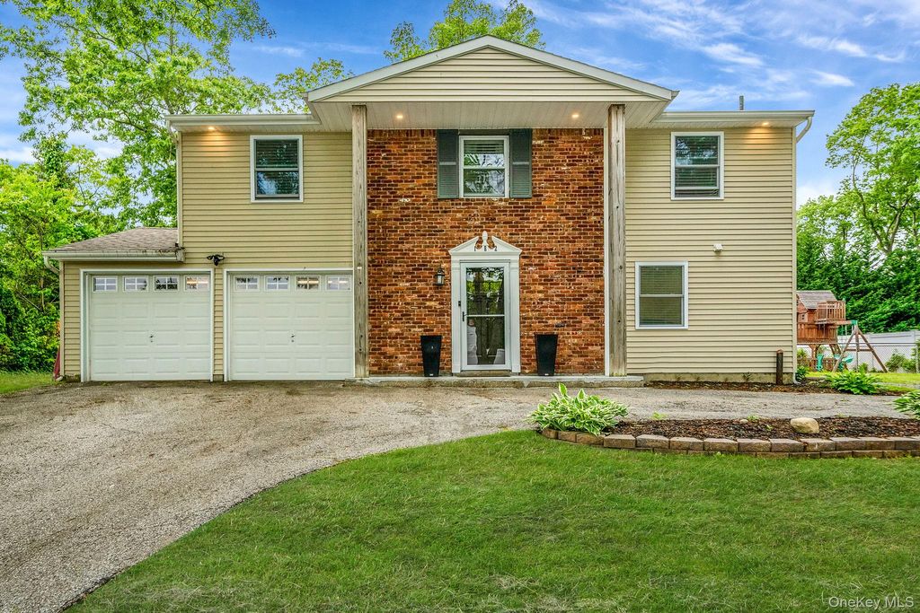 Photo of 182 Crystal Brook Hollow Road, Port Jefferson Station, NY 11776 (MLS # 942899)